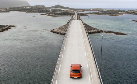 2022 Porsche Macan S (Color: Papaya Metallic) Top Wallpapers 450x275 (171)