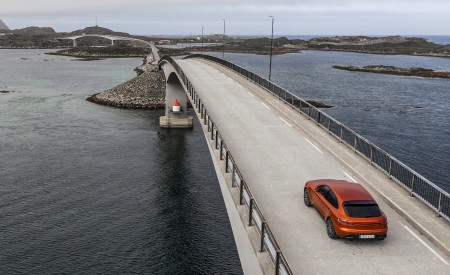 2022 Porsche Macan S (Color: Papaya Metallic) Top Wallpapers 450x275 (172)