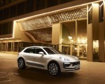 2022 Porsche Macan S (Color: White) Front Three-Quarter Wallpapers 150x120 (16)