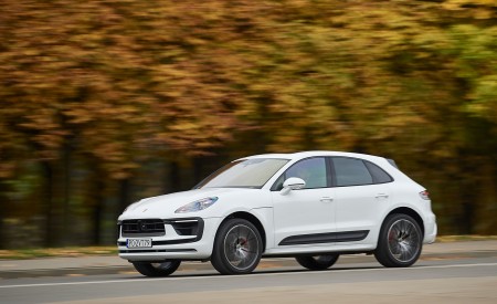 2022 Porsche Macan S (Color: White) Front Three-Quarter Wallpapers 450x275 (10)