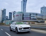 2022 Porsche Macan S (Color: White) Front Three-Quarter Wallpapers 150x120 (3)