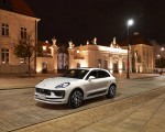 2022 Porsche Macan S (Color: White) Front Three-Quarter Wallpapers 150x120 (15)