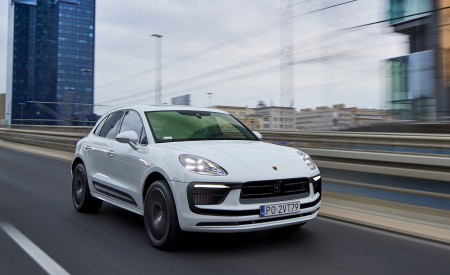 2022 Porsche Macan S (Color: White) Front Three-Quarter Wallpapers 450x275 (7)