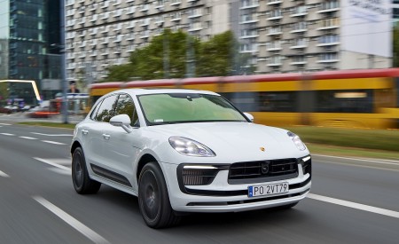 2022 Porsche Macan S (Color: White) Front Wallpapers 450x275 (4)