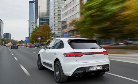 2022 Porsche Macan S (Color: White) Rear Three-Quarter Wallpapers 450x275 (5)