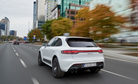2022 Porsche Macan S (Color: White) Rear Three-Quarter Wallpapers 450x275 (8)