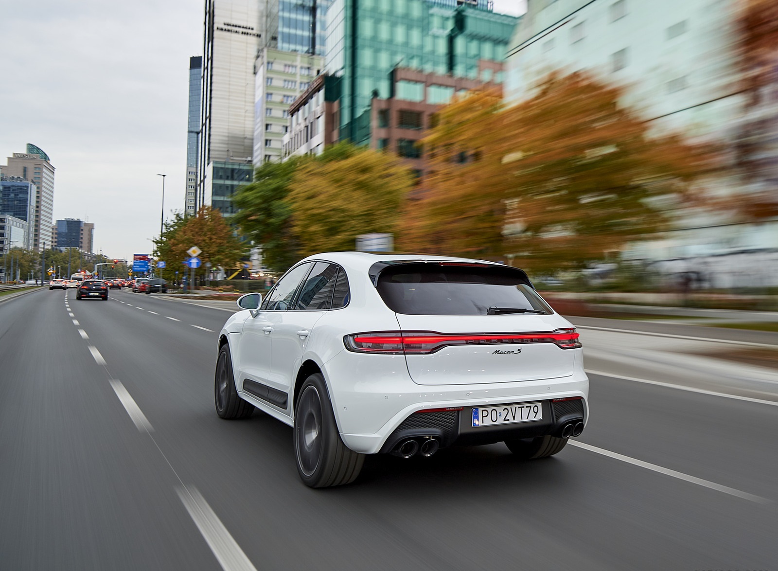 2022 Porsche Macan S (Color: White) Rear Three-Quarter Wallpapers (8)