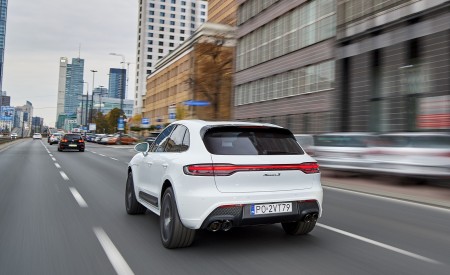 2022 Porsche Macan S (Color: White) Rear Wallpapers 450x275 (9)