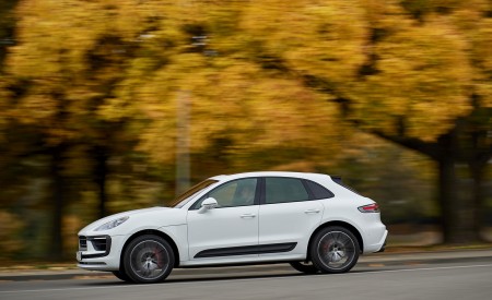 2022 Porsche Macan S (Color: White) Side Wallpapers 450x275 (13)