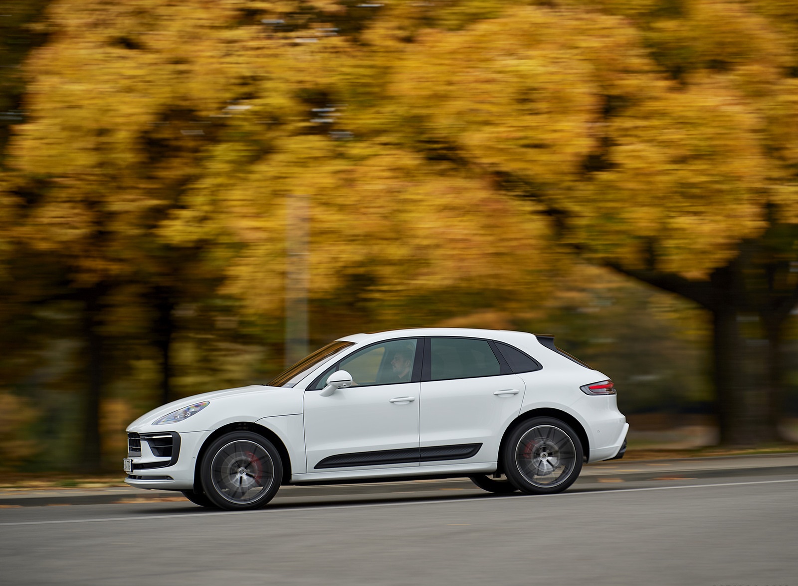 2022 Porsche Macan S (Color: White) Side Wallpapers (13)