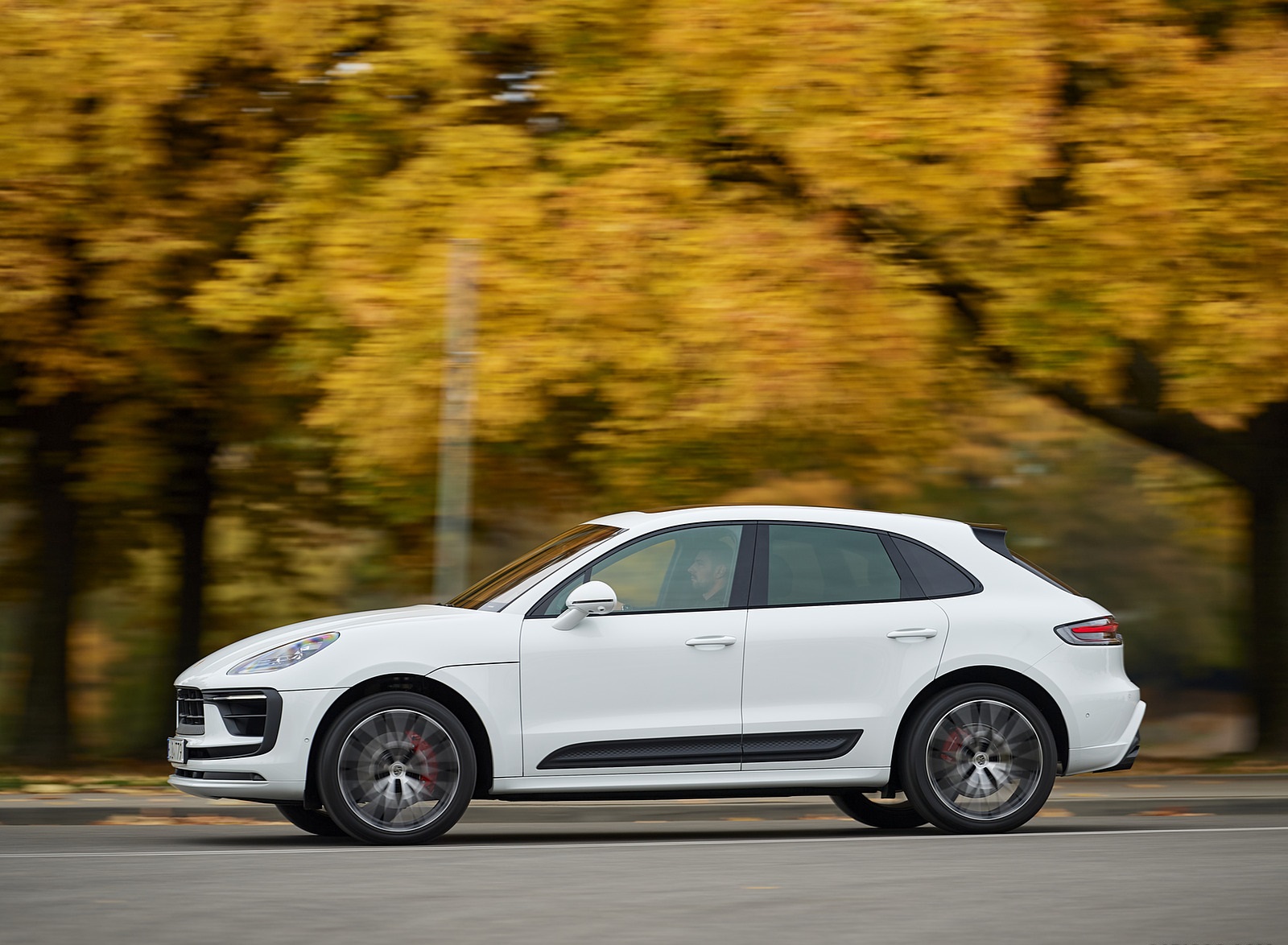 2022 Porsche Macan S (Color: White) Side Wallpapers (14)