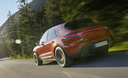 2022 Porsche Macan S Rear Three-Quarter Wallpapers 450x275 (208)