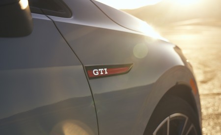 2022 Volkswagen Golf GTI (US-Spec) Badge Wallpapers 450x275 (111)