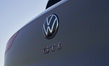 2022 Volkswagen Golf GTI (US-Spec) Badge Wallpapers 450x275 (45)