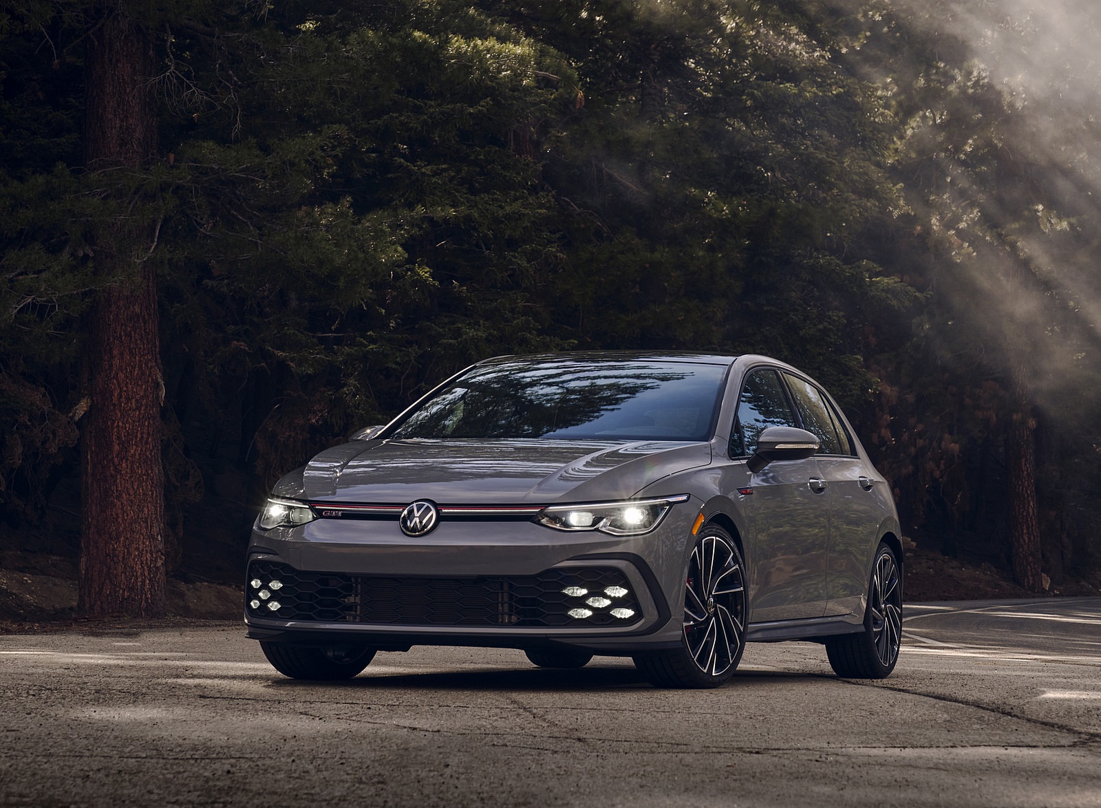 2022 Volkswagen Golf GTI (US-Spec) Front Three-Quarter Wallpapers (10)