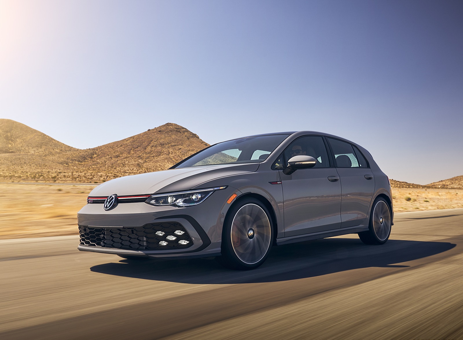 2022 Volkswagen Golf GTI (US-Spec) Front Three-Quarter Wallpapers (2)