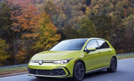 2022 Volkswagen Golf GTI (US-Spec) Front Three-Quarter Wallpapers 450x275 (68)