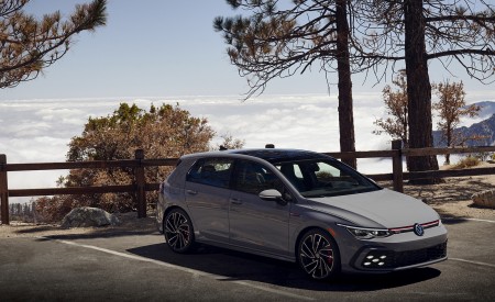 2022 Volkswagen Golf GTI (US-Spec) Front Three-Quarter Wallpapers 450x275 (103)