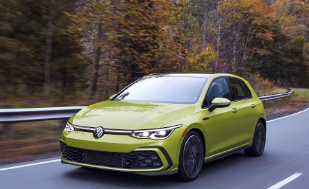 2022 Volkswagen Golf GTI (US-Spec) Front Three-Quarter Wallpapers 450x275 (69)