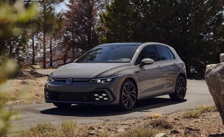 2022 Volkswagen Golf GTI (US-Spec) Front Three-Quarter Wallpapers 450x275 (27)