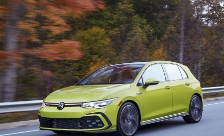 2022 Volkswagen Golf GTI (US-Spec) Front Three-Quarter Wallpapers 450x275 (70)