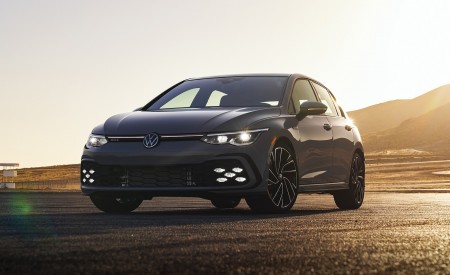 2022 Volkswagen Golf GTI (US-Spec) Front Three-Quarter Wallpapers 450x275 (32)
