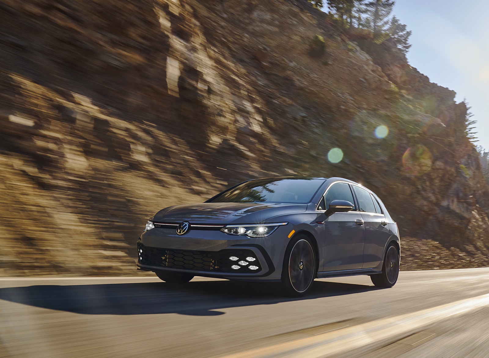 2022 Volkswagen Golf GTI (US-Spec) Front Three-Quarter Wallpapers (5)