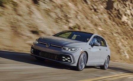 2022 Volkswagen Golf GTI (US-Spec) Front Three-Quarter Wallpapers 450x275 (96)