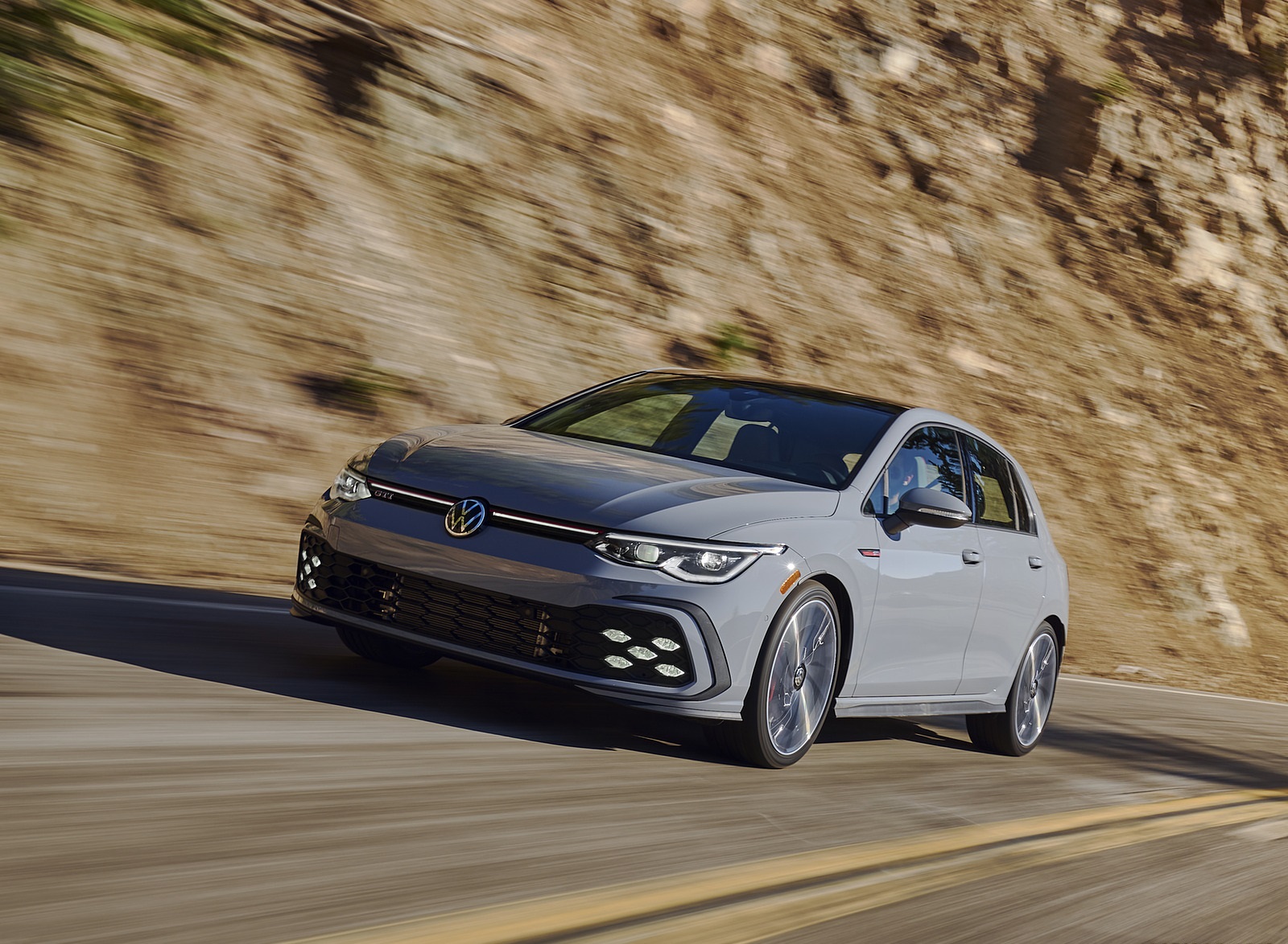 2022 Volkswagen Golf GTI (US-Spec) Front Three-Quarter Wallpapers (4)