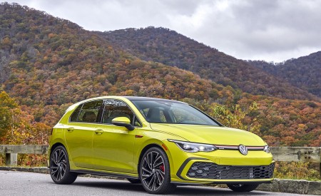 2022 Volkswagen Golf GTI (US-Spec) Front Three-Quarter Wallpapers 450x275 (77)