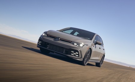 2022 Volkswagen Golf GTI (US-Spec) Front Wallpapers 450x275 (20)