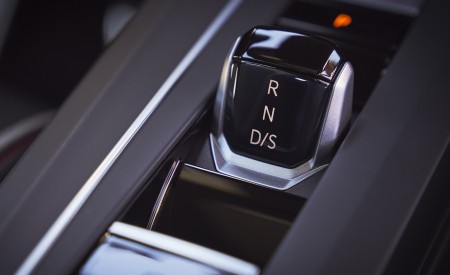 2022 Volkswagen Golf GTI (US-Spec) Interior Detail Wallpapers 450x275 (117)