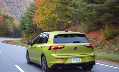 2022 Volkswagen Golf GTI (US-Spec) Rear Three-Quarter Wallpapers 450x275 (75)