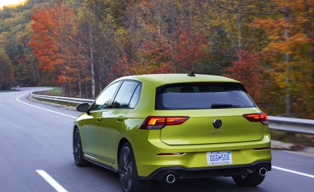 2022 Volkswagen Golf GTI (US-Spec) Rear Three-Quarter Wallpapers 450x275 (74)