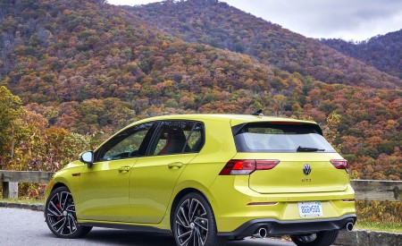 2022 Volkswagen Golf GTI (US-Spec) Rear Three-Quarter Wallpapers 450x275 (79)