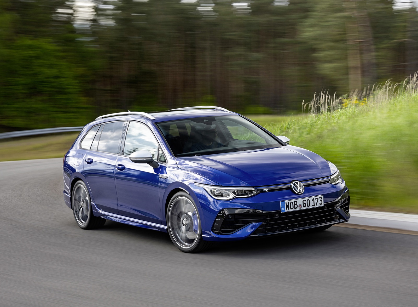 2022 Volkswagen Golf R Estate Front Three-Quarter Wallpapers (5)