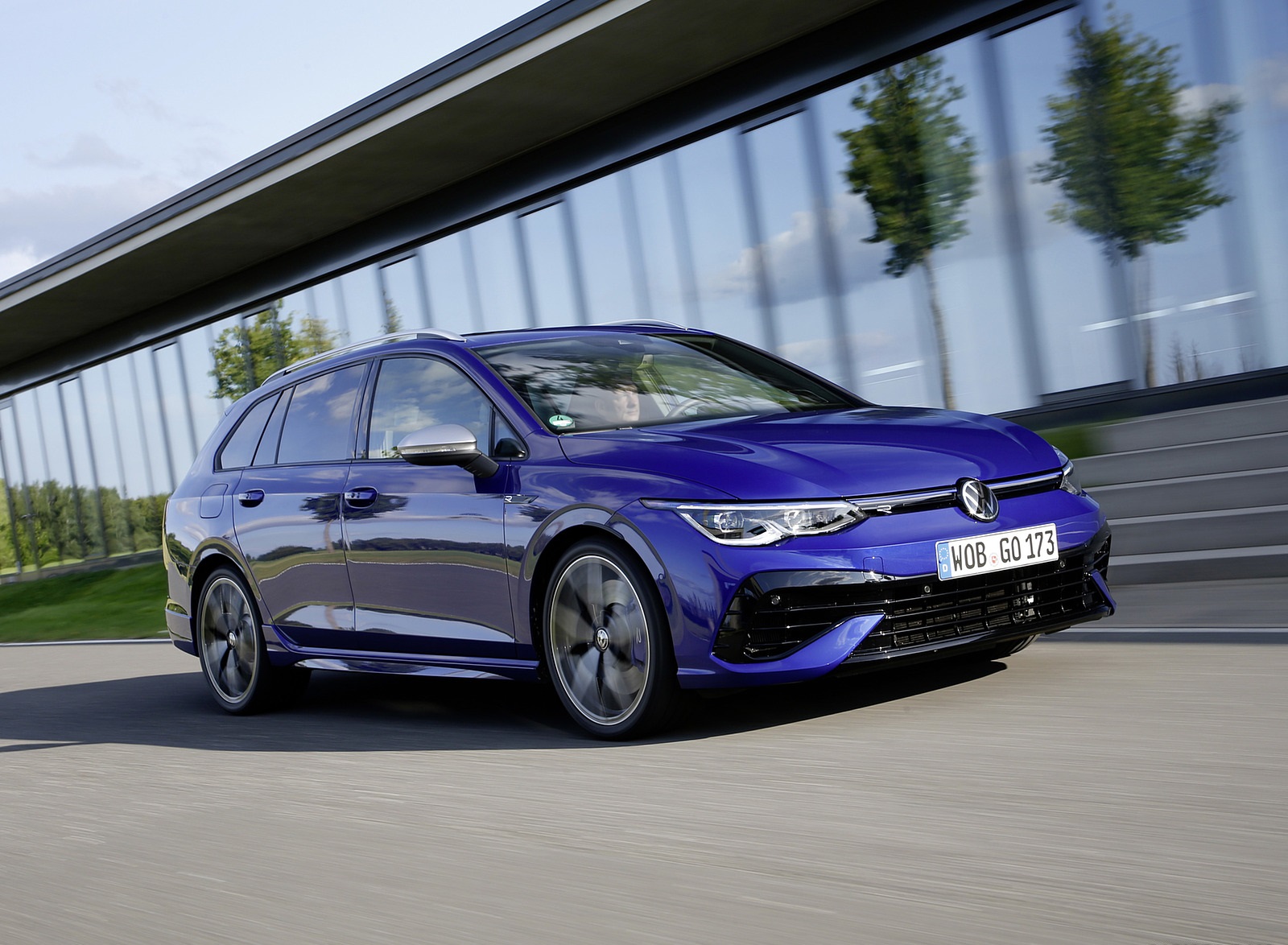 2022 Volkswagen Golf R Estate Front Three-Quarter Wallpapers (8)