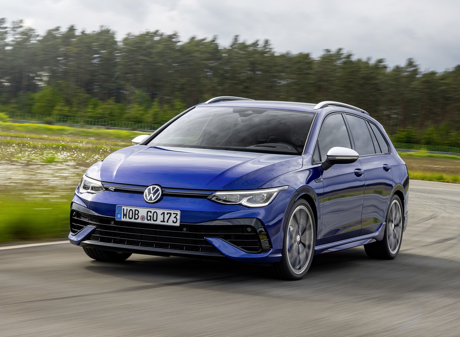 2022 Volkswagen Golf R Estate Front Three-Quarter Wallpapers (3)
