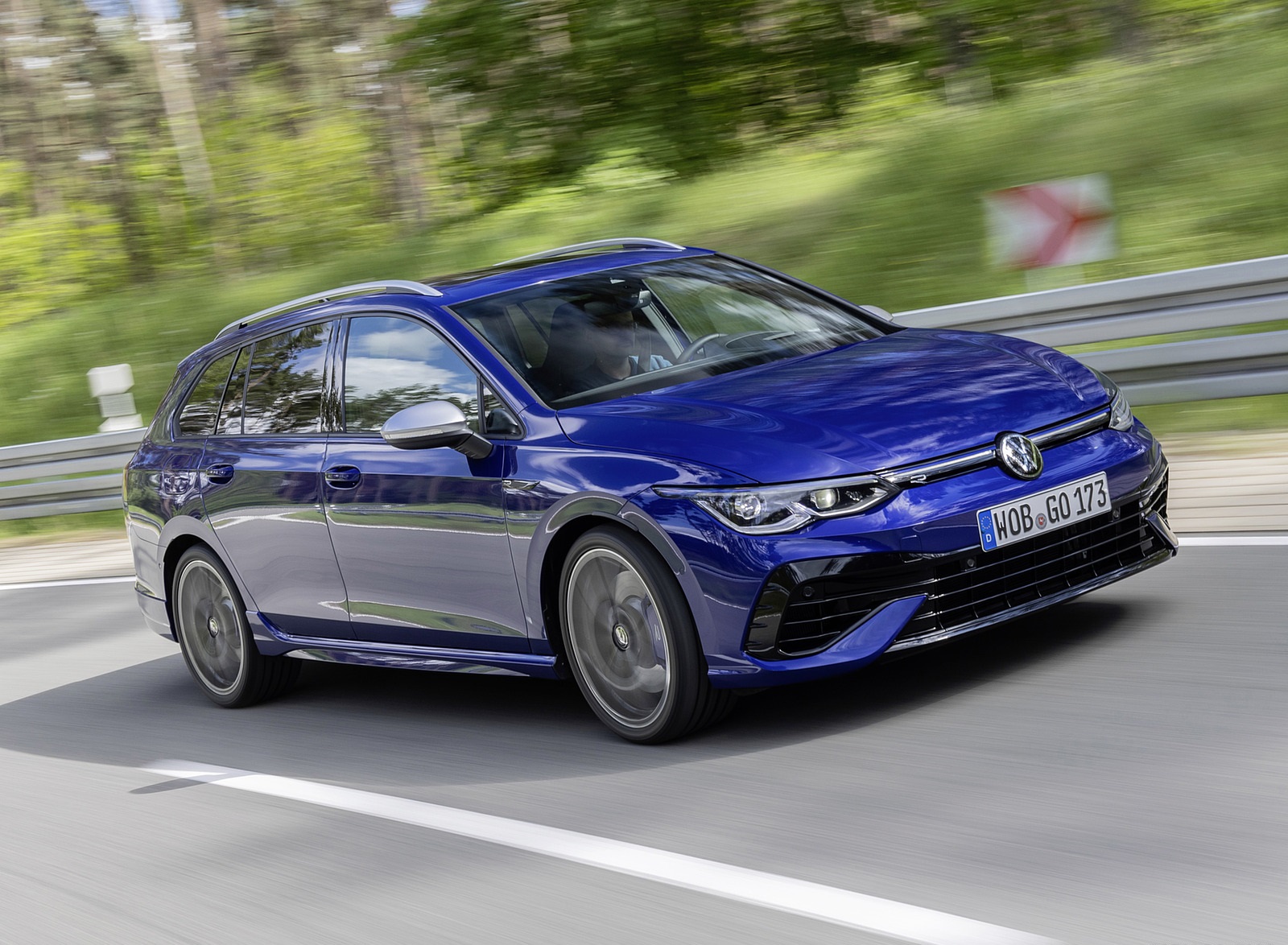 2022 Volkswagen Golf R Estate Front Three-Quarter Wallpapers (8)