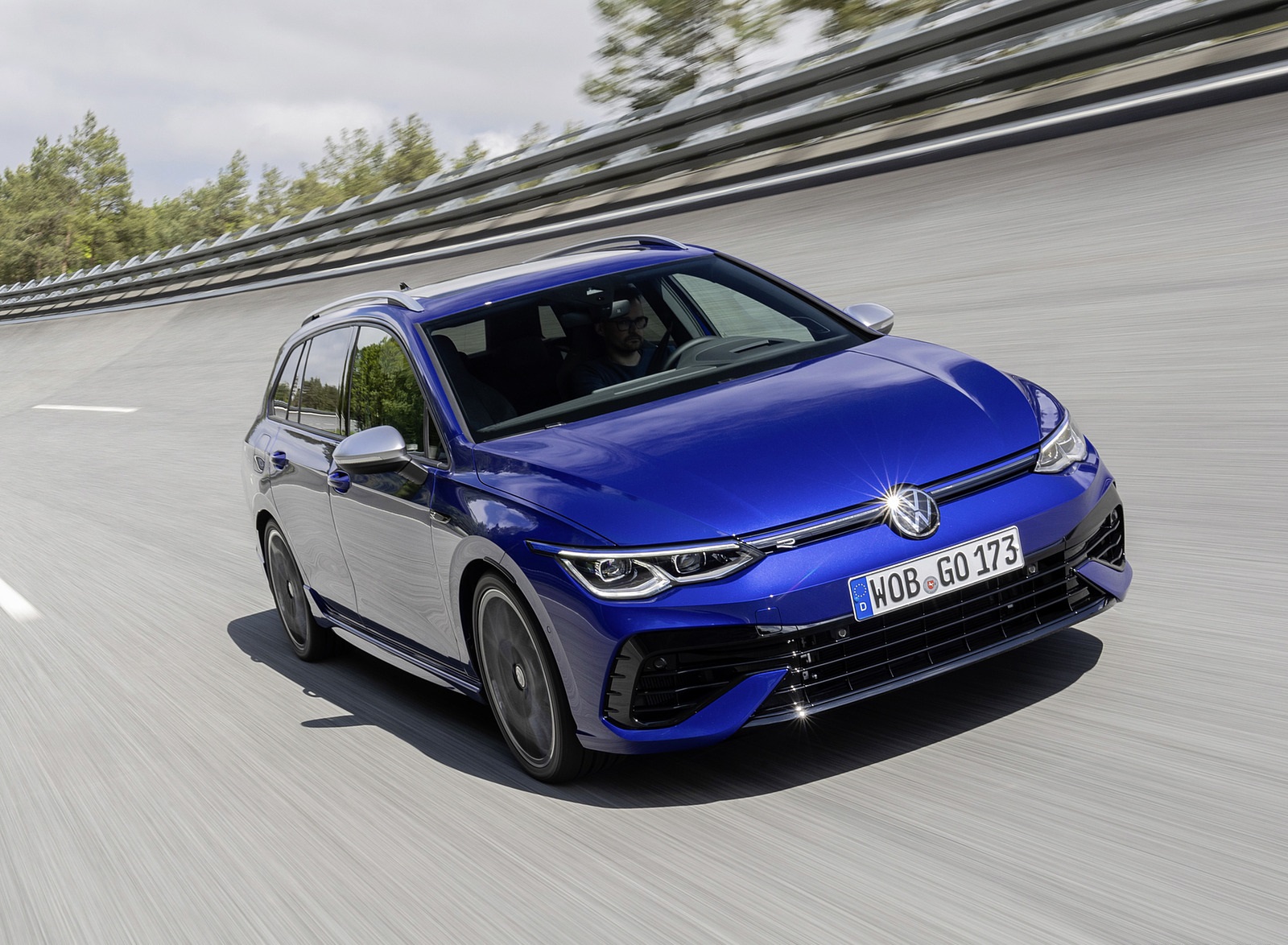 2022 Volkswagen Golf R Estate Front Three-Quarter Wallpapers (1)