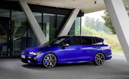 2022 Volkswagen Golf R Estate Front Three-Quarter Wallpapers 450x275 (37)
