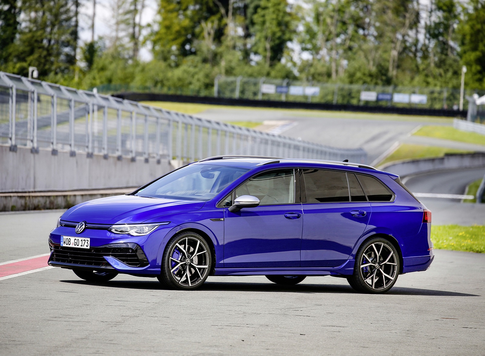2022 Volkswagen Golf R Estate Front Three-Quarter Wallpapers (13)
