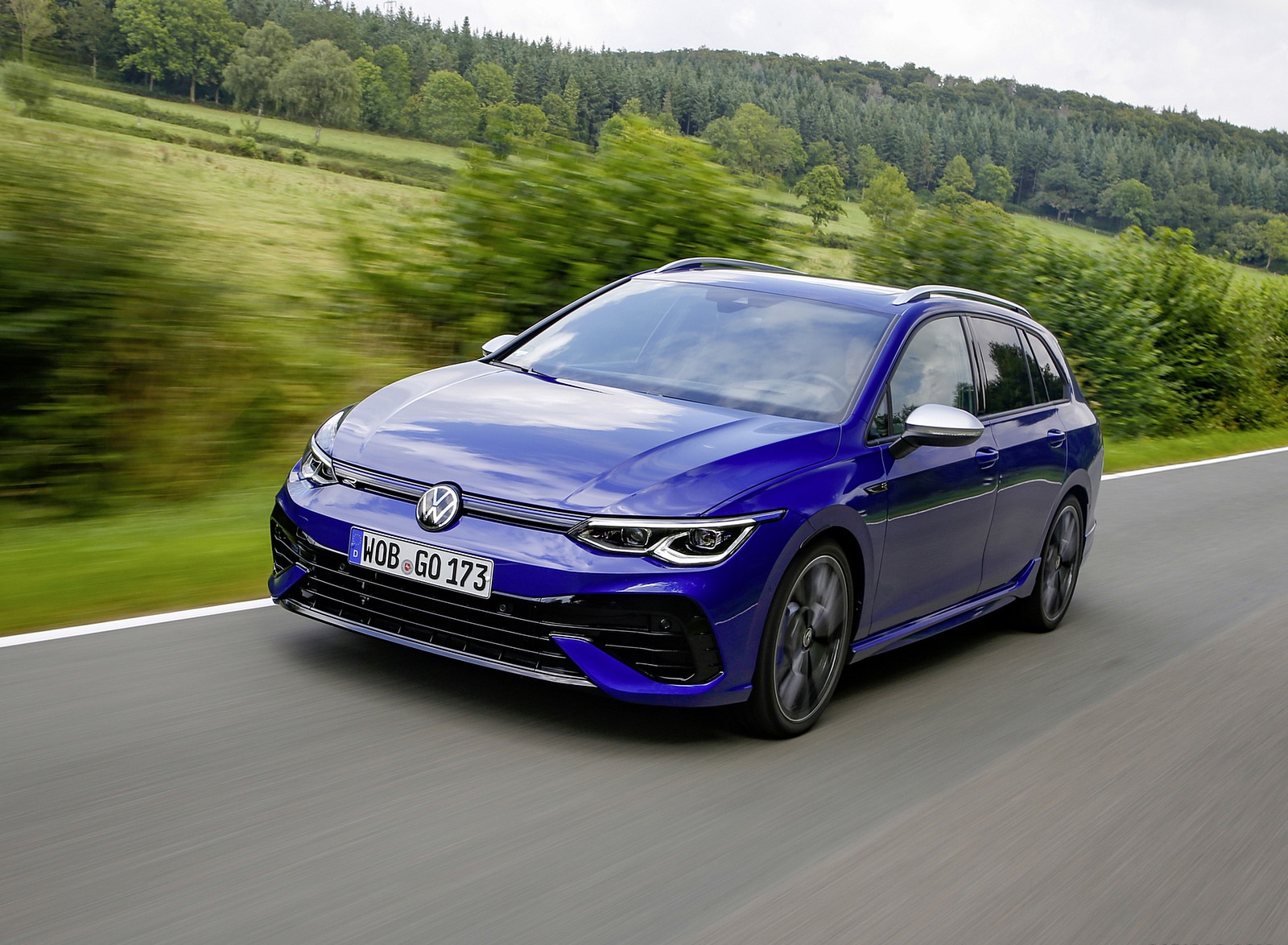2022 Volkswagen Golf R Estate Front Three-Quarter Wallpapers (1)