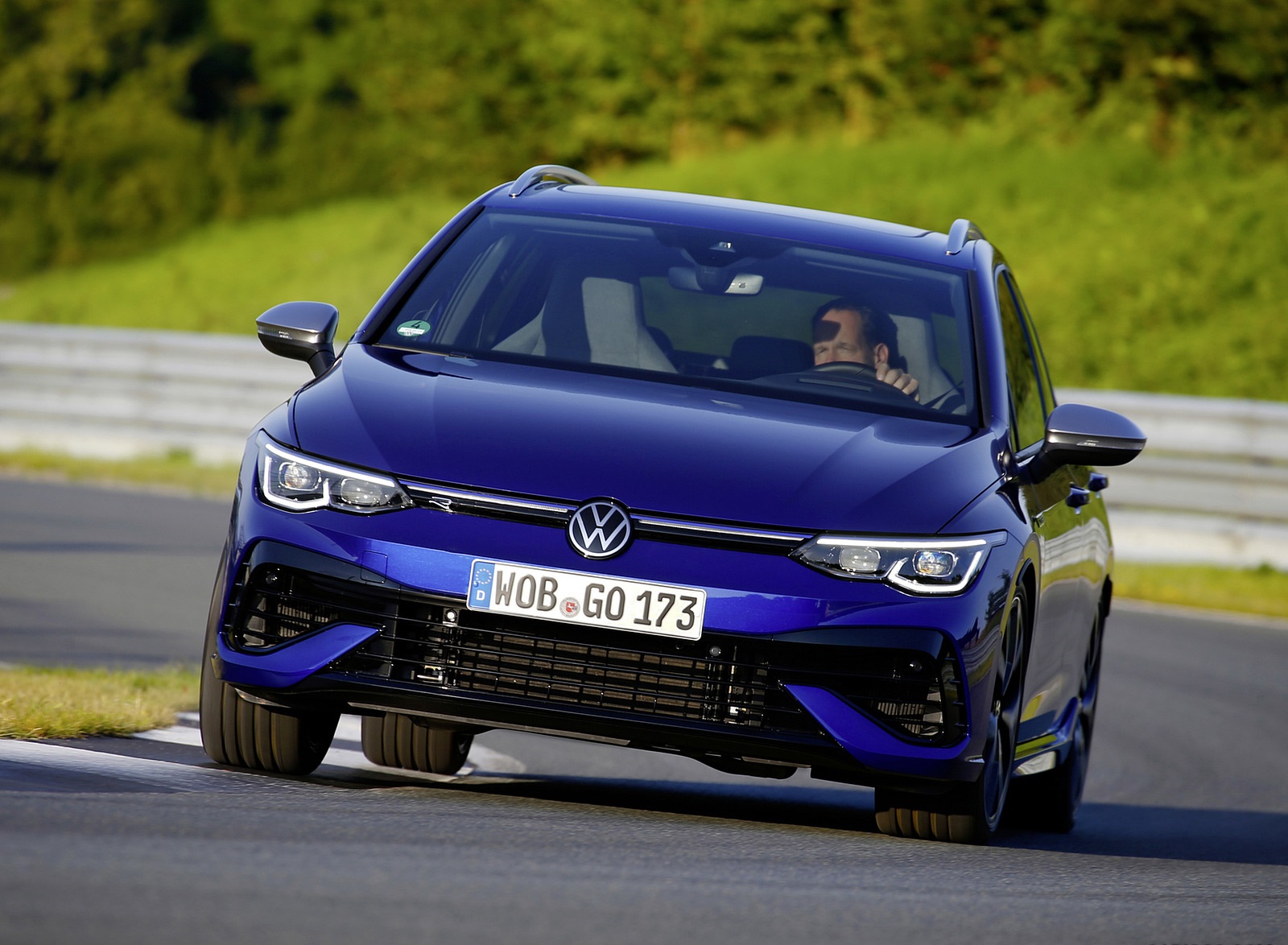 2022 Volkswagen Golf R Estate Front Wallpapers (5)