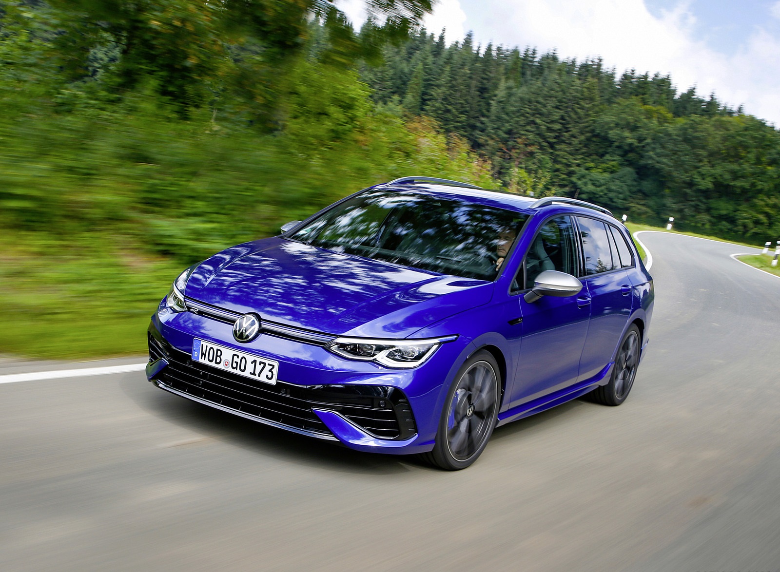 2022 Volkswagen Golf R Estate Front Wallpapers (6)