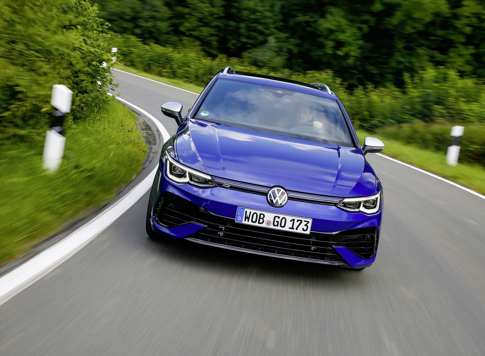 2022 Volkswagen Golf R Estate Front Wallpapers (2)