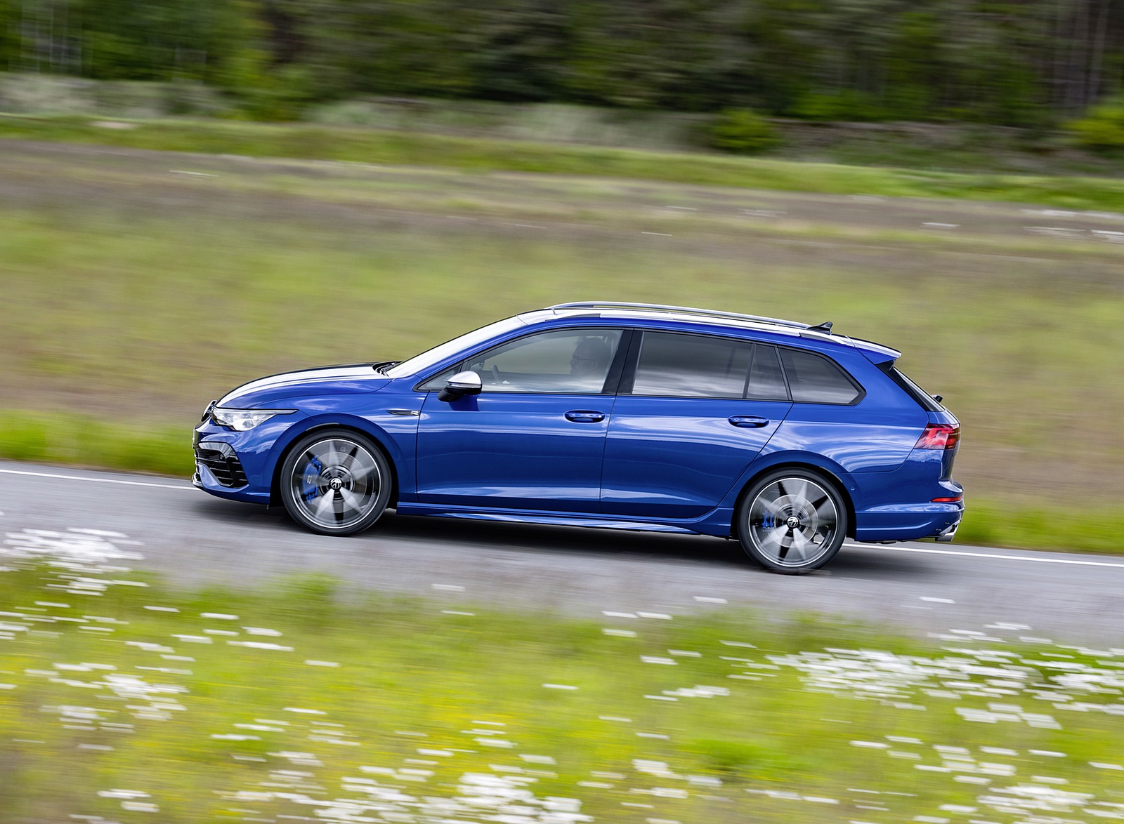 2022 Volkswagen Golf R Estate Side Wallpapers (10)