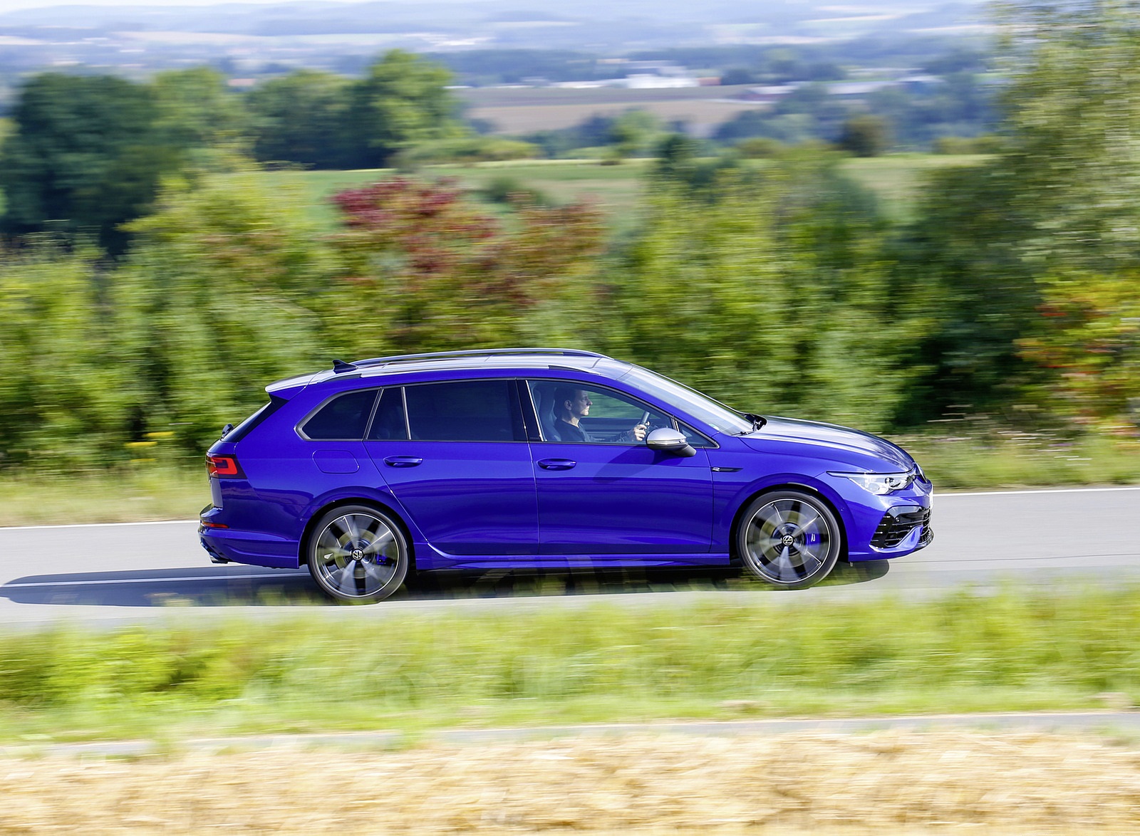 2022 Volkswagen Golf R Estate Side Wallpapers (12)
