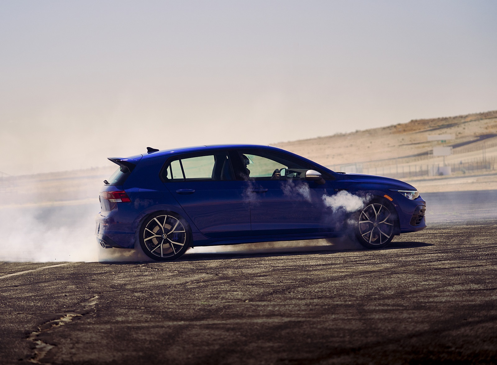 2022 Volkswagen Golf R (US-Spec) Side Wallpapers (3)