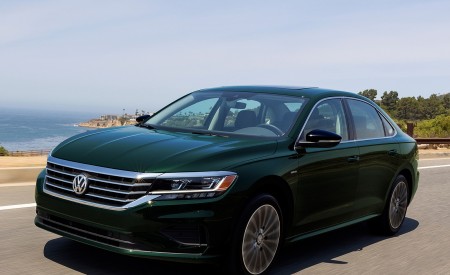 2022 Volkswagen Passat Chattanooga Limited Edition Front Three-Quarter Wallpapers 450x275 (2)